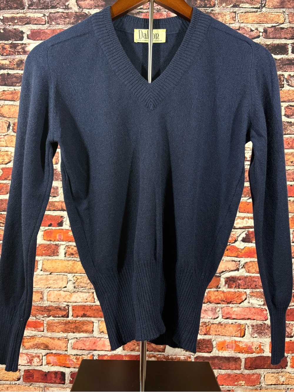 Dalton 100% Virgin Cashmere Women's Navy V-Neck Sweater EUC Union XS